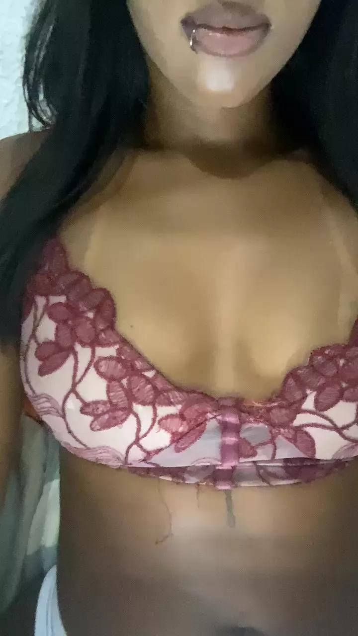 MulataDomini on Cam4 