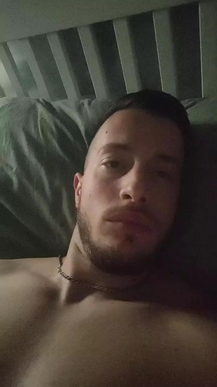 Musclexxl97 on Cam4 