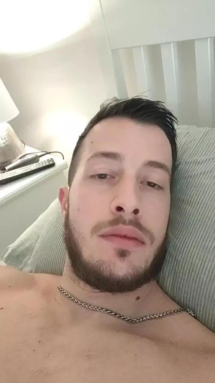 Musclexxl97 on Cam4 