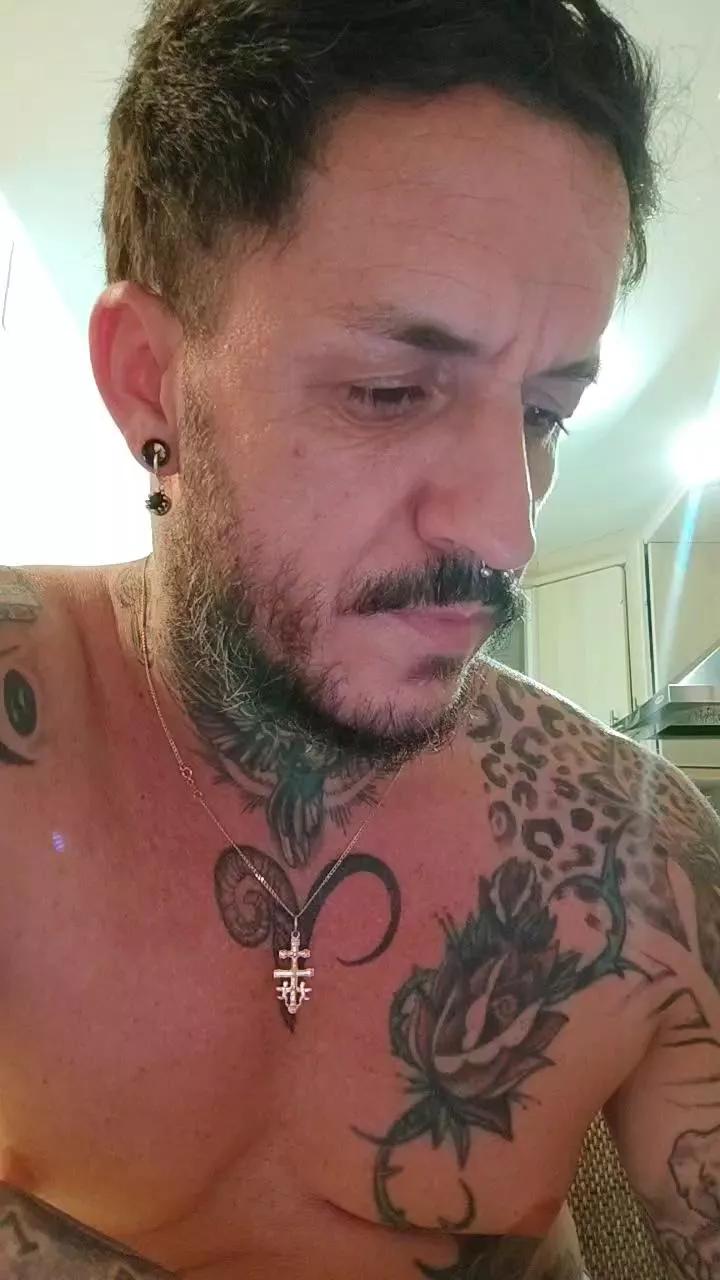nano381 on Cam4 