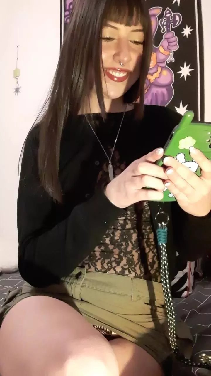 Offline natigatitaa on Cam4