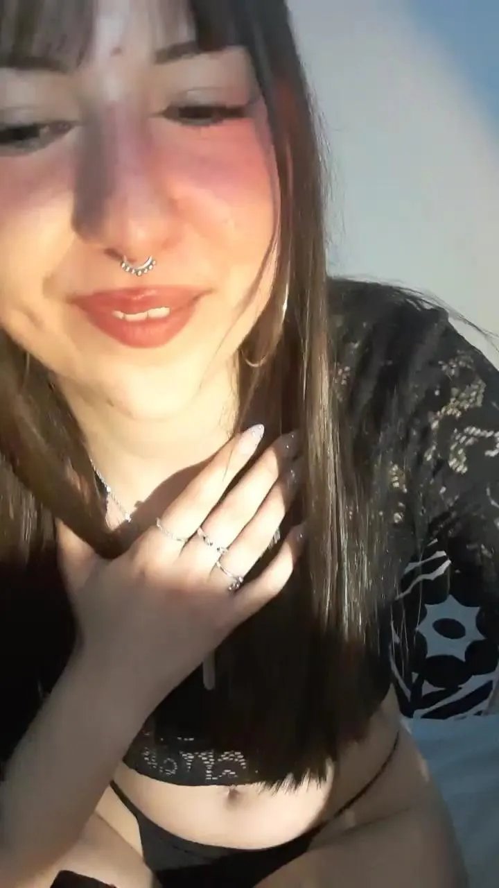 Offline natigatitaa on Cam4