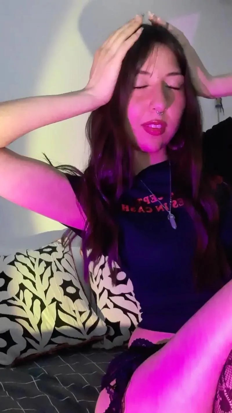 Offline natigatitaa on Cam4