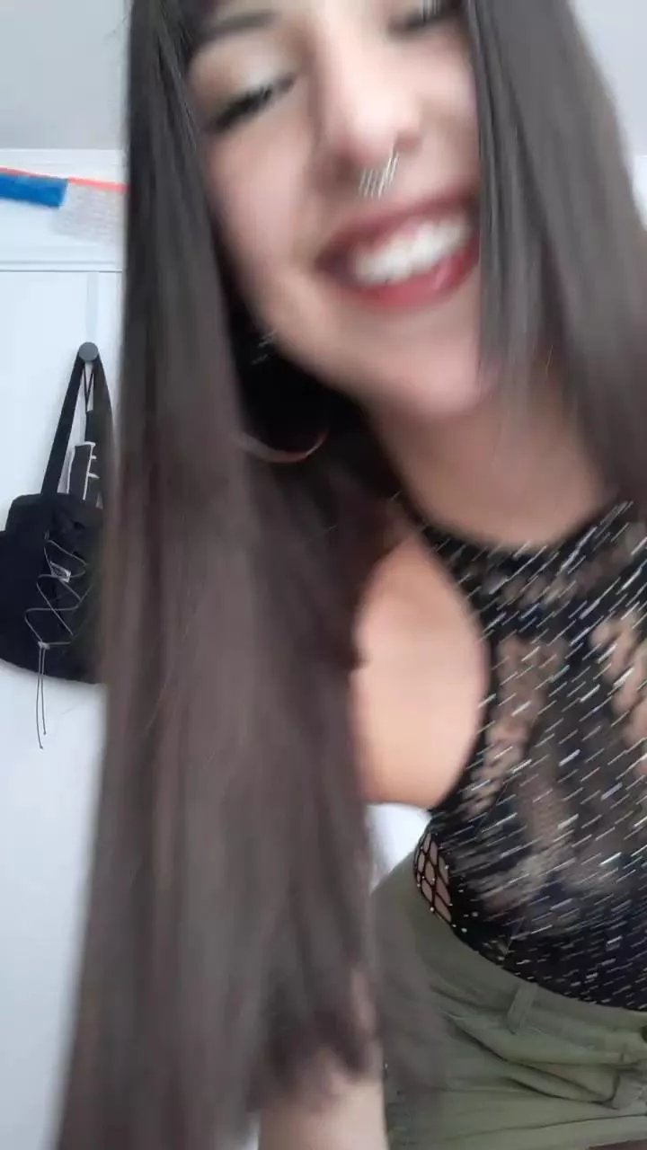 Offline natigatitaa on Cam4