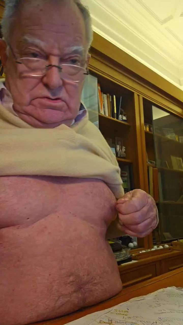needitt2 on Cam4 