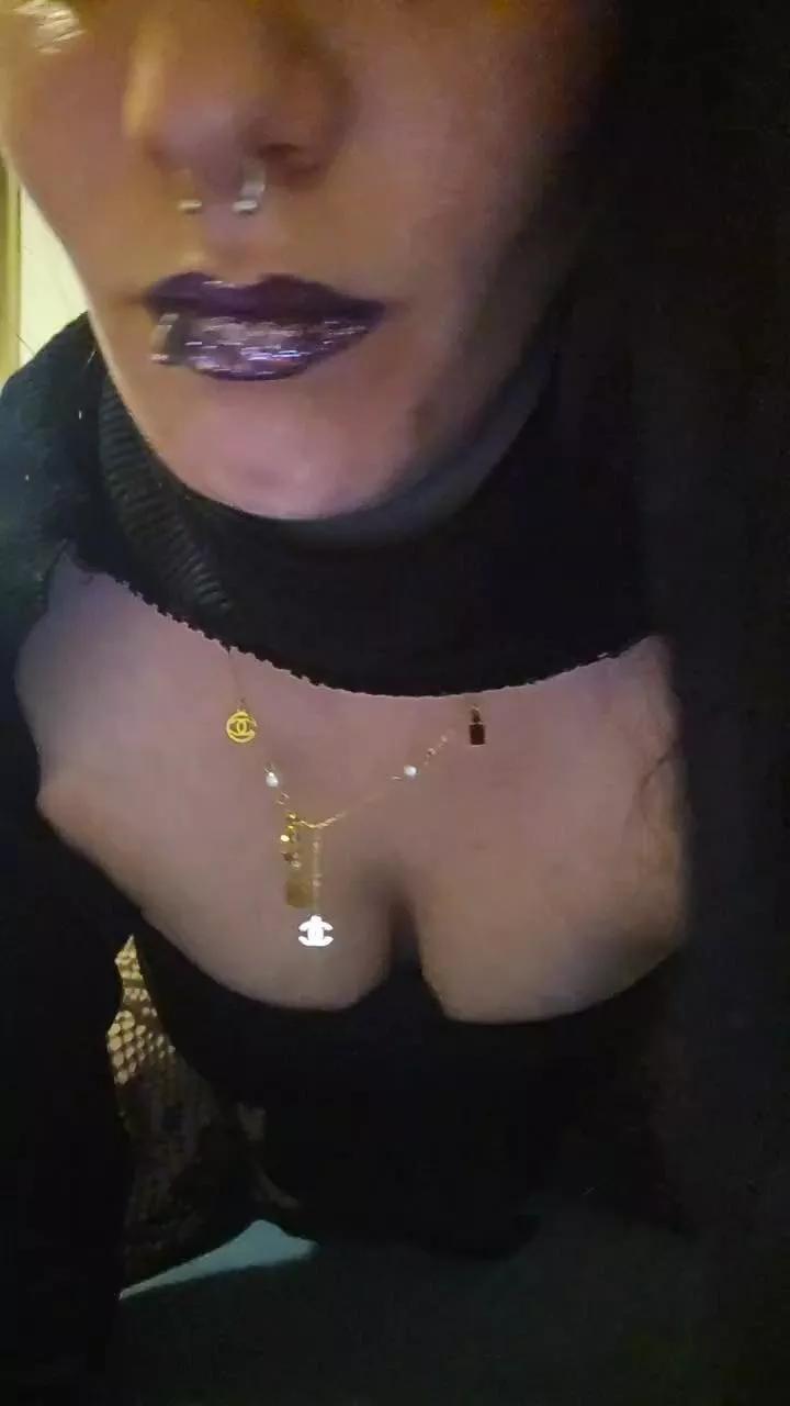 Nefti_ on Cam4 