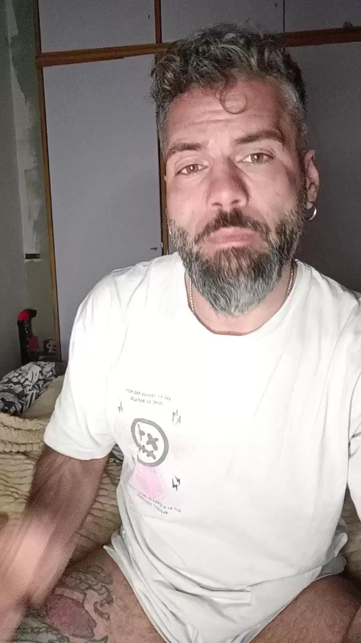 NenaMama32 on Cam4 