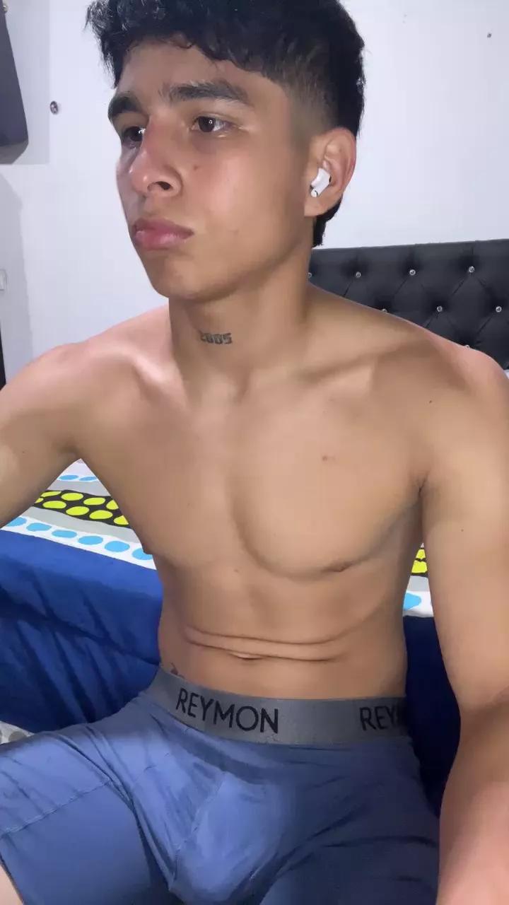 nick_05 on Cam4 