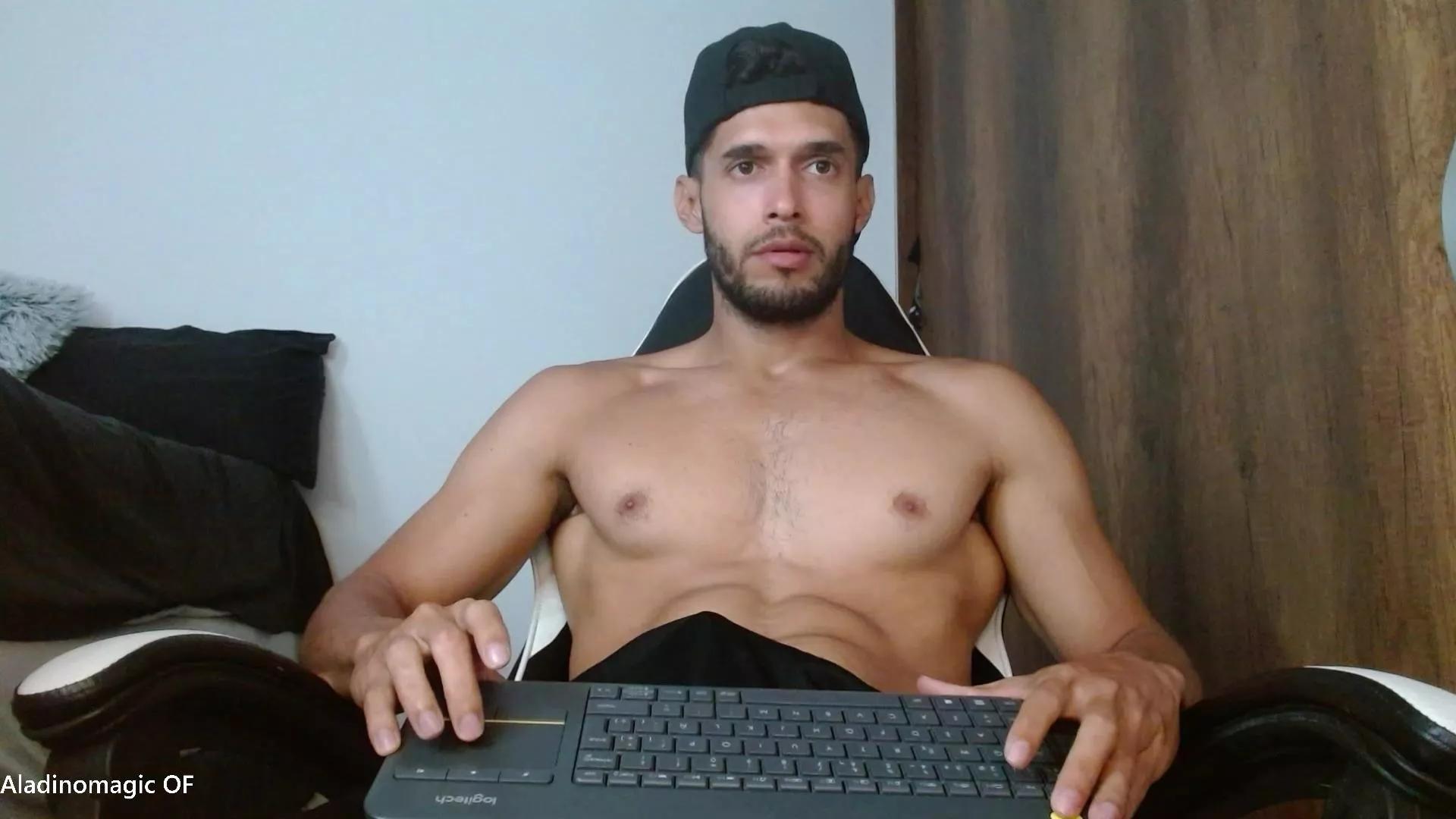 noah_jhonsonn on Cam4 