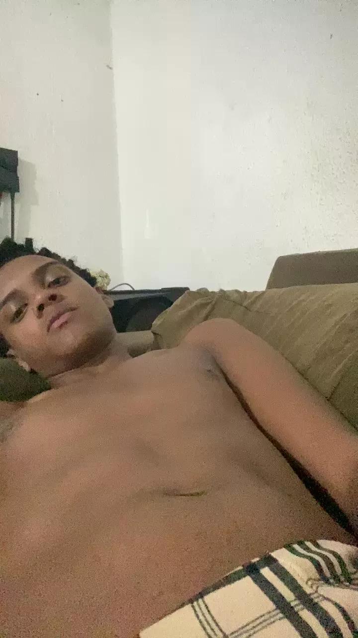Novinhoode18 on Cam4 