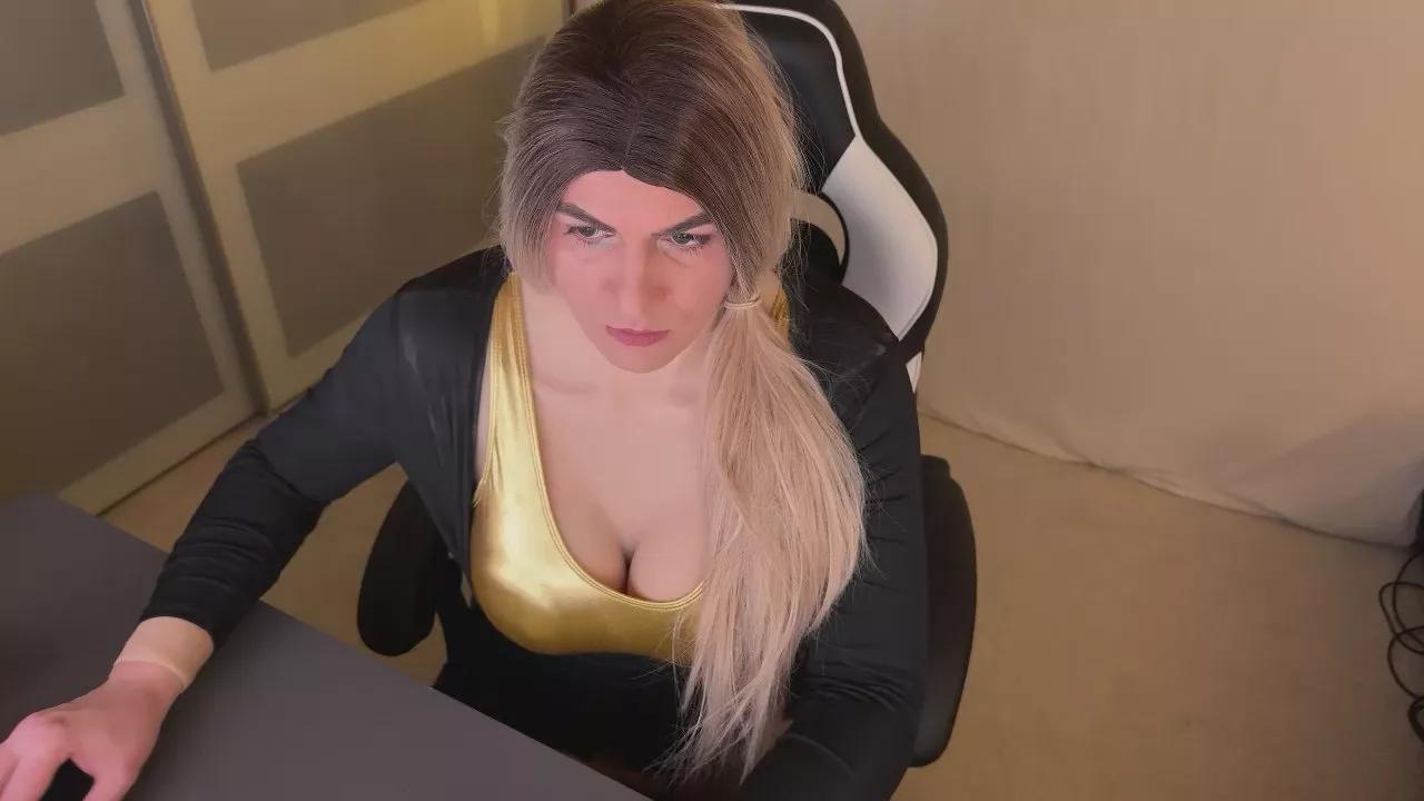 NylonQueen87 on Cam4 