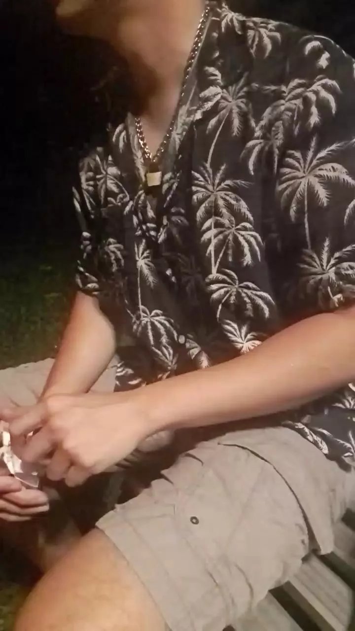 Offline outdoorbeast on Cam4