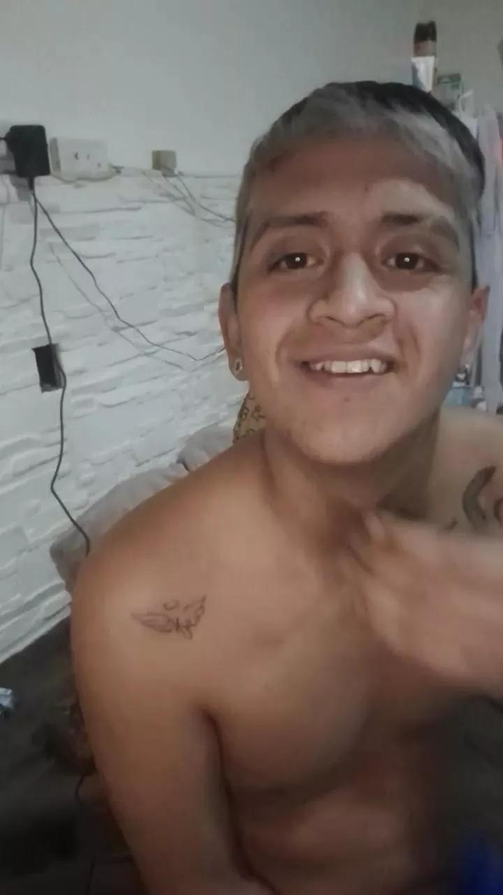Parejaacaliente on Cam4 