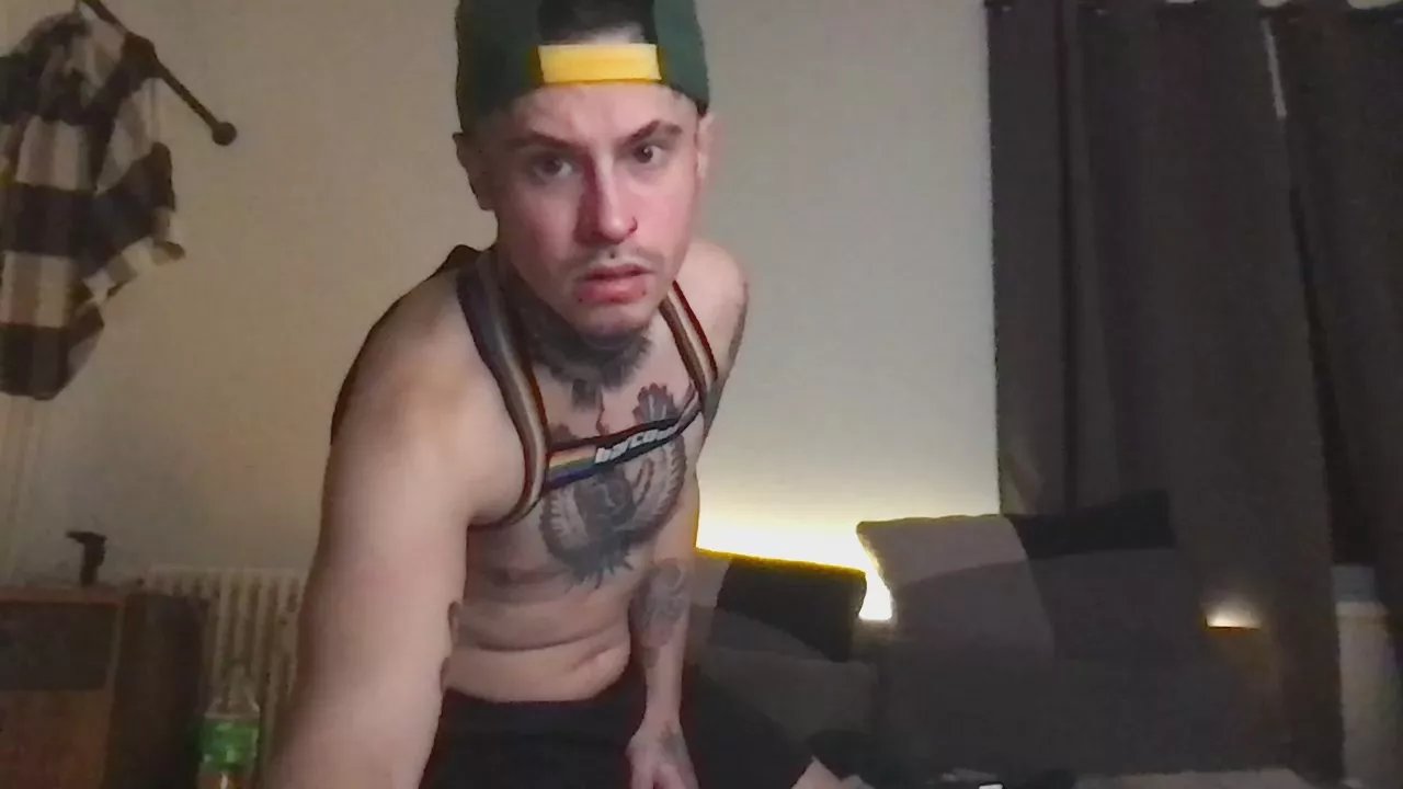 Offline Patbln1992_ on Cam4