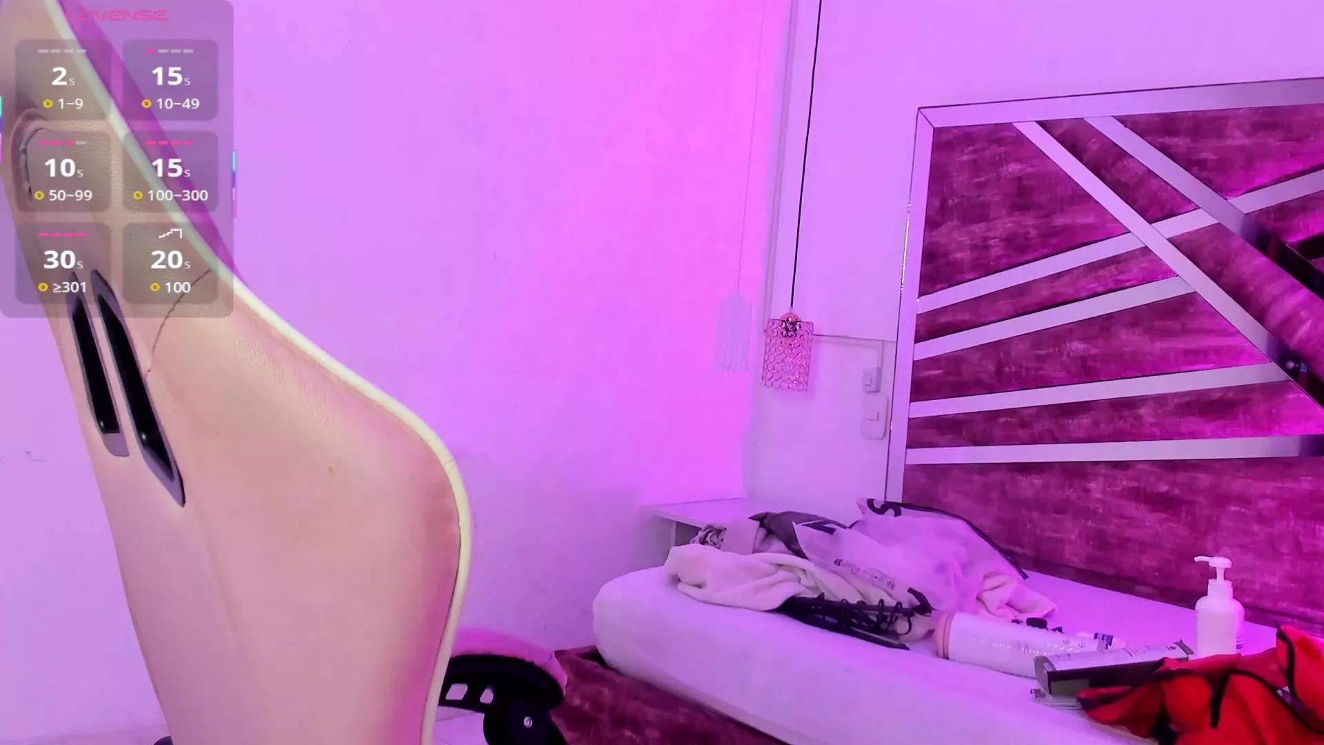 ReginaMills_ on Cam4 