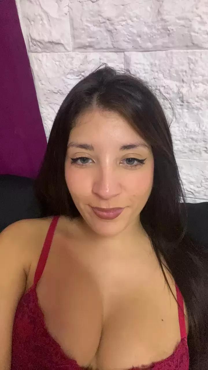 Reyna7773x on Cam4 