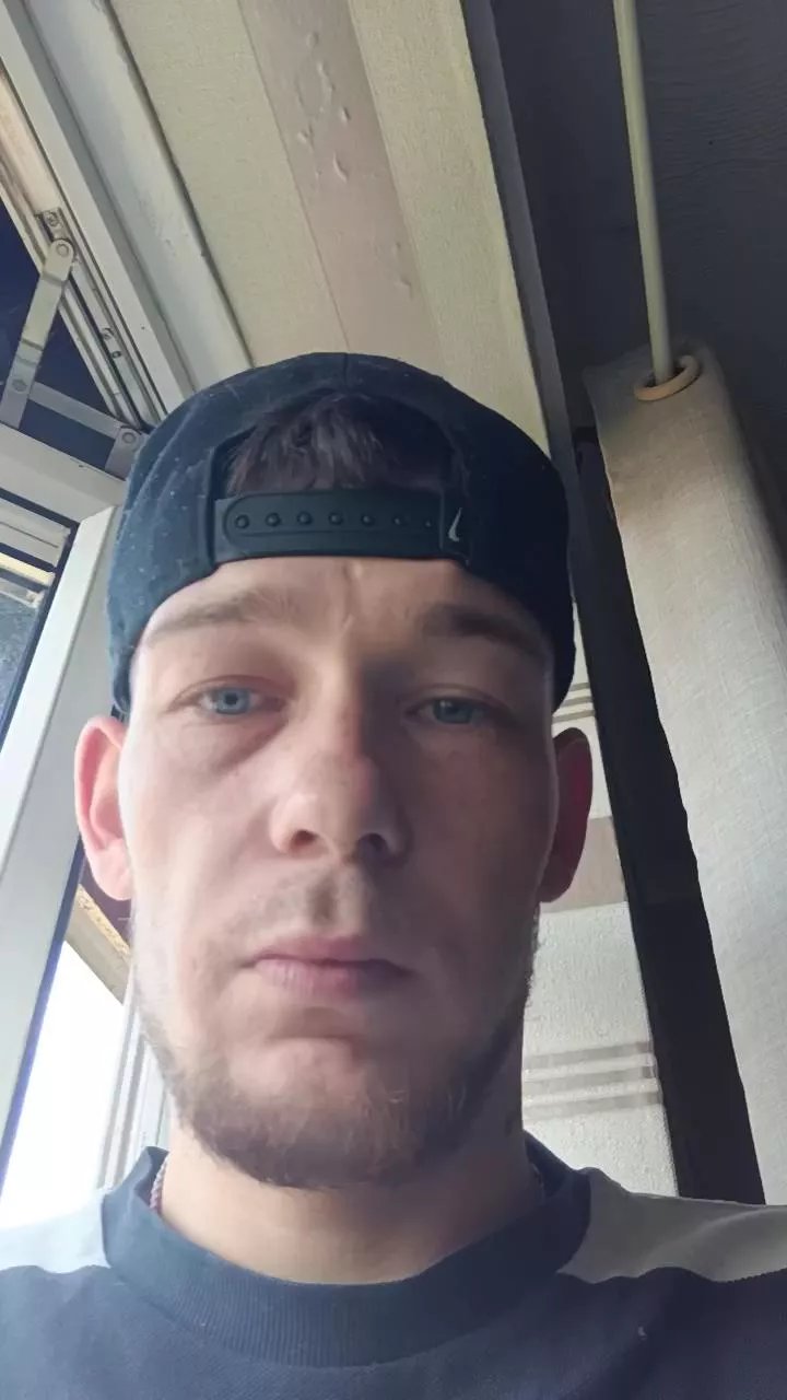 Offline richieebisback1 on Cam4