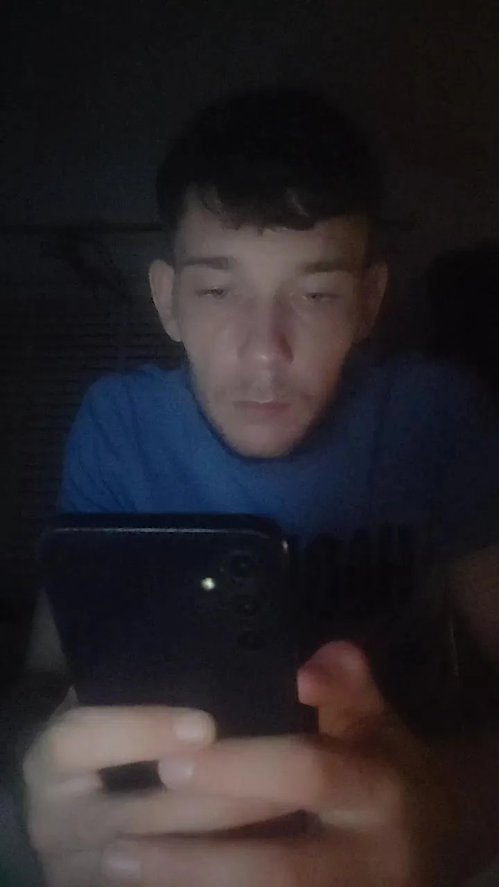 Offline richieebisback1 on Cam4