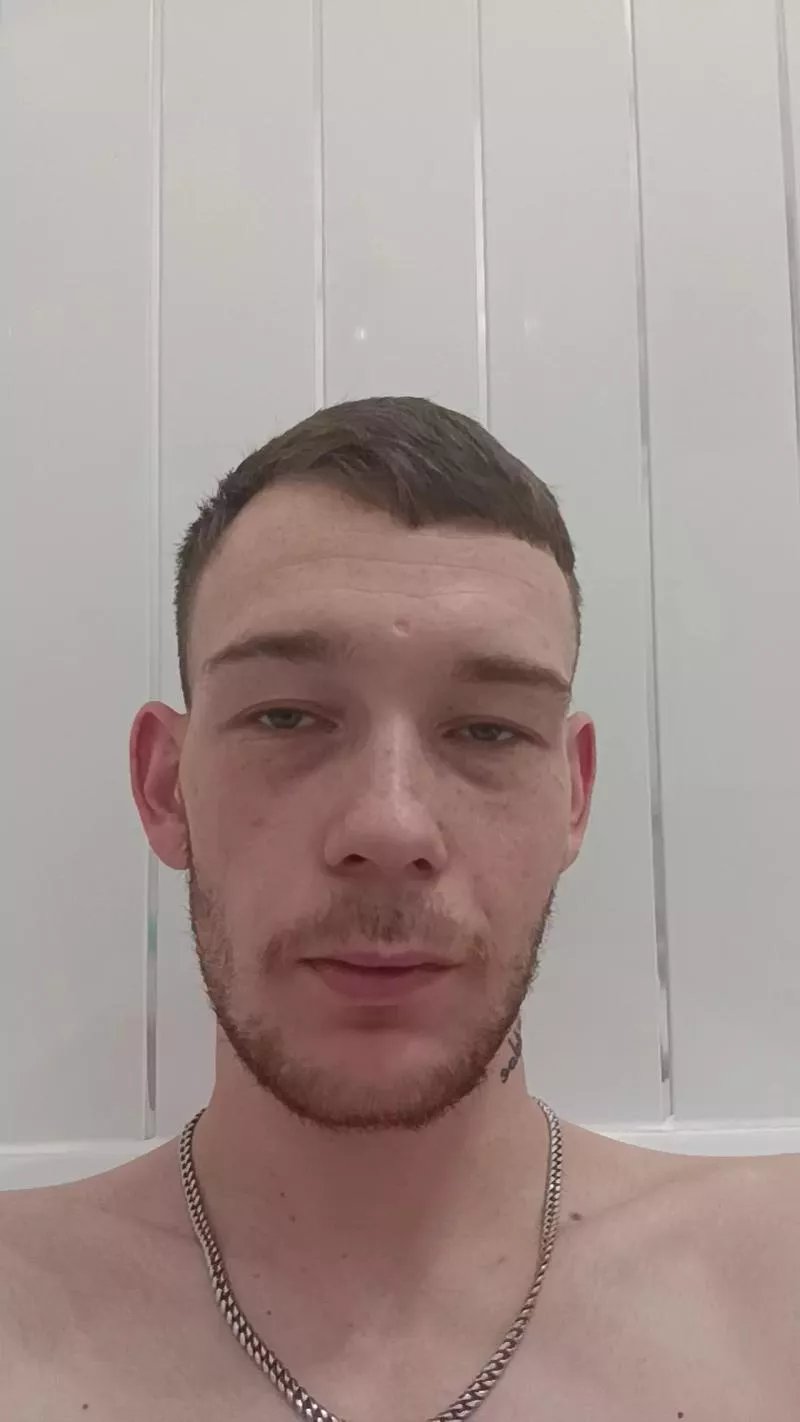 Offline richieebisback1 on Cam4