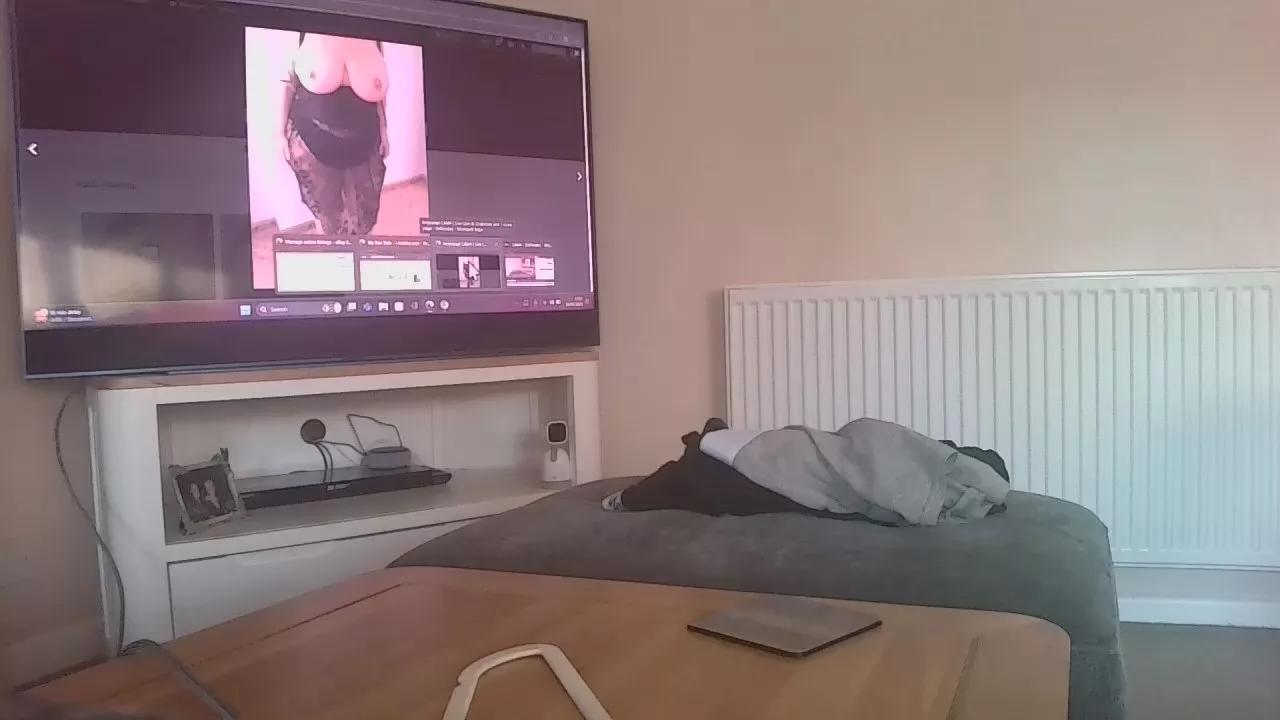 rolls2uk2 on Cam4 