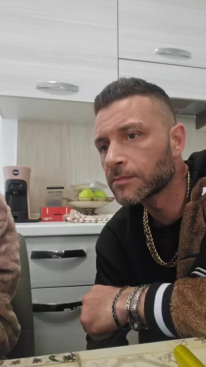 Offline RomeoeGiuliet23 on Cam4