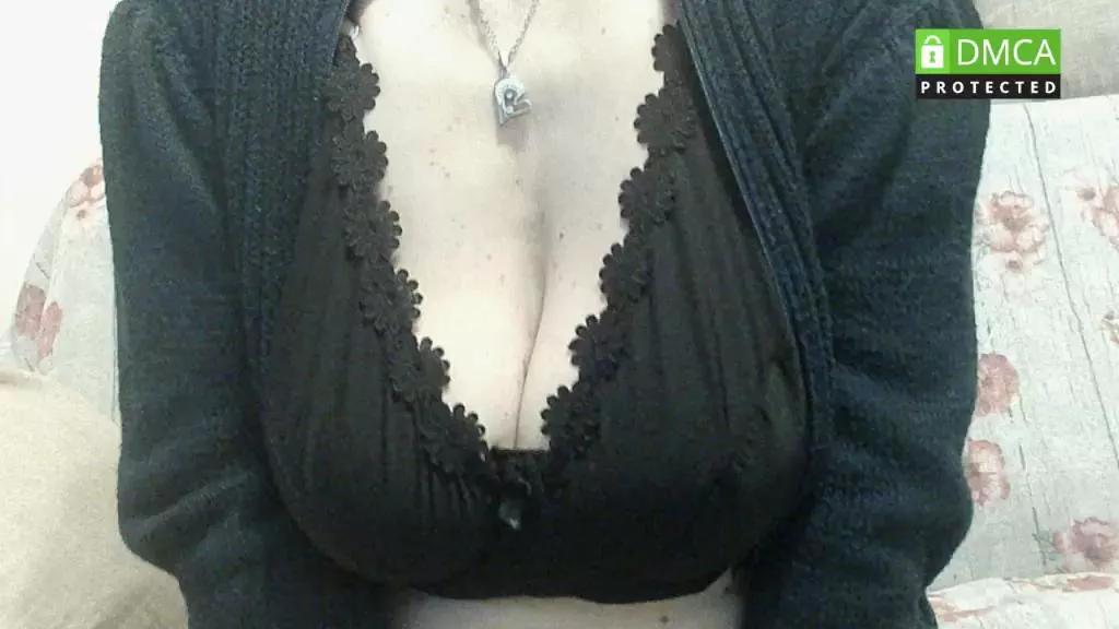 sexy_tettona on Cam4 