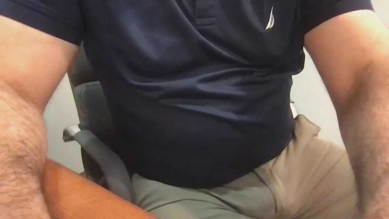 Offline sexybigbear1 on Cam4