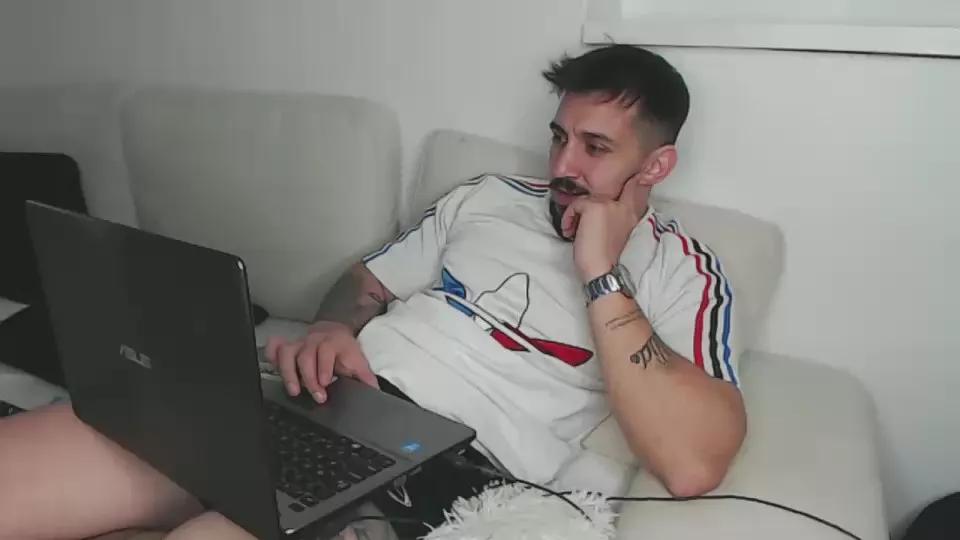Sir_romanian on Cam4 