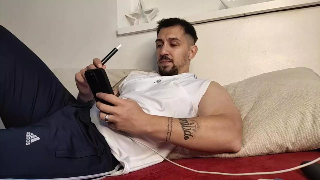 Sir_romanian on Cam4 