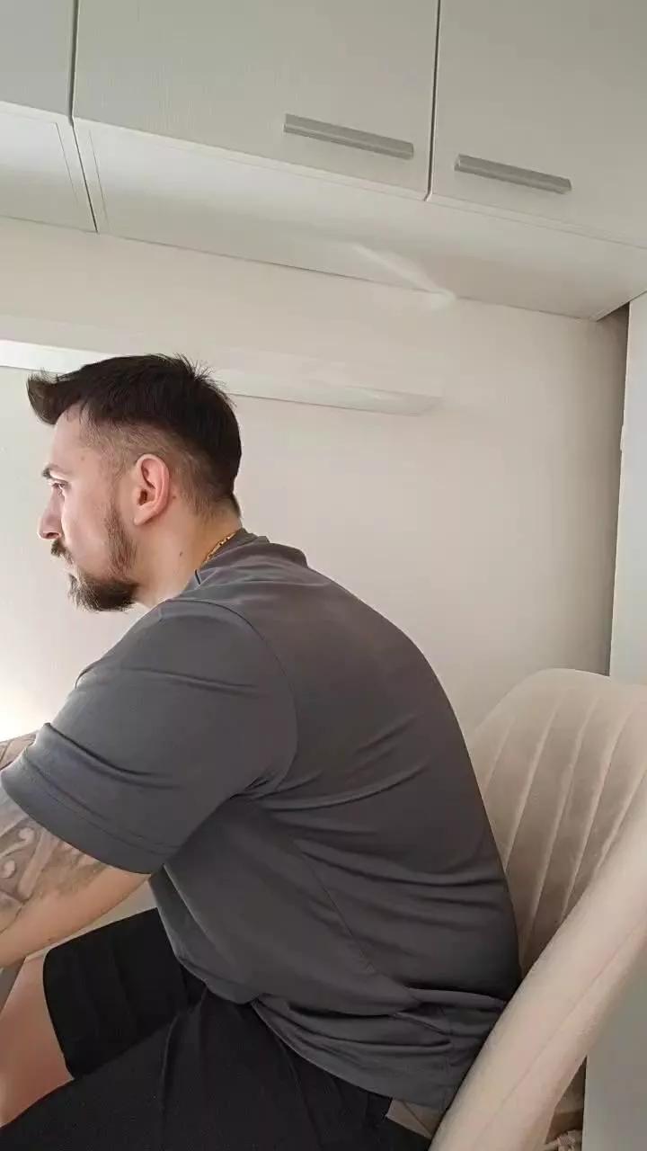 Sir_romanian on Cam4 