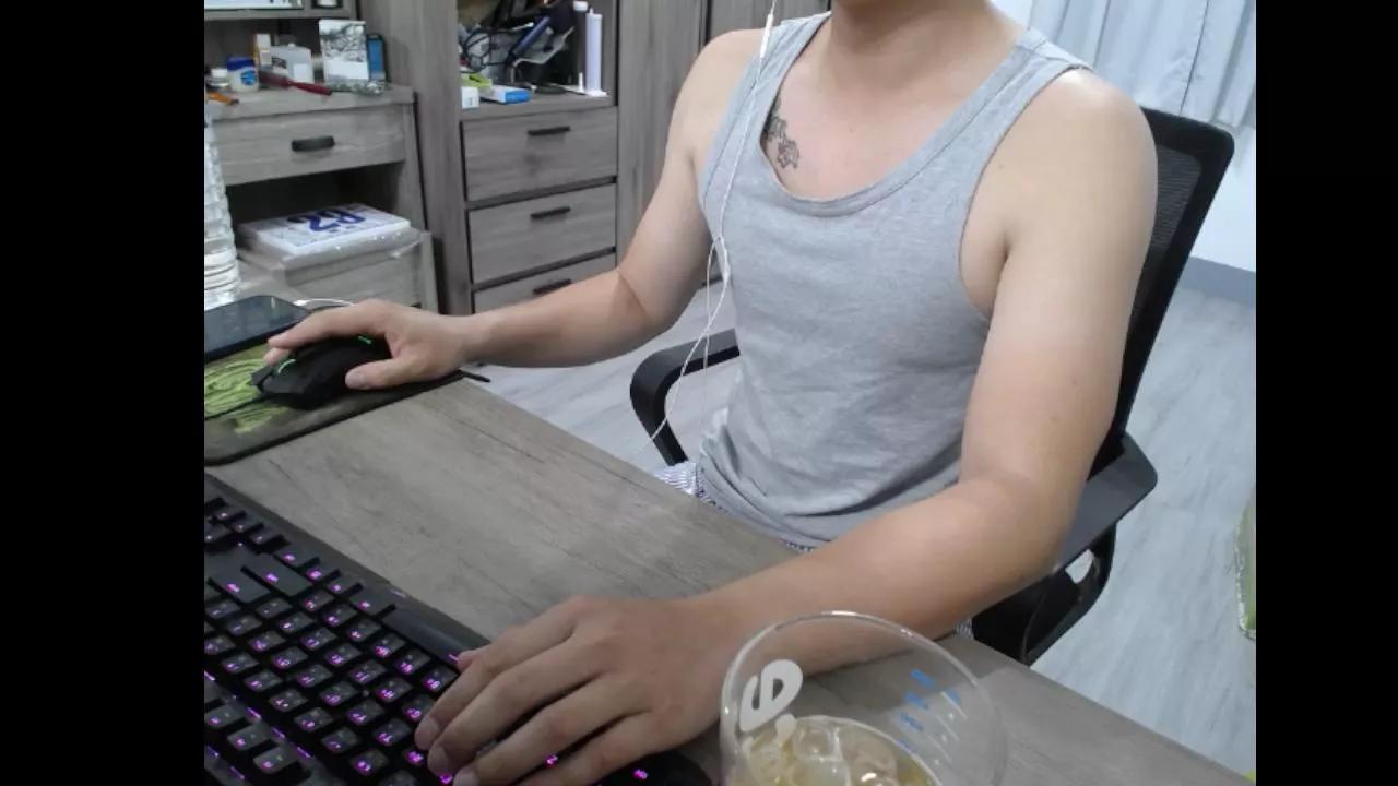 smallsmallwa on Cam4 
