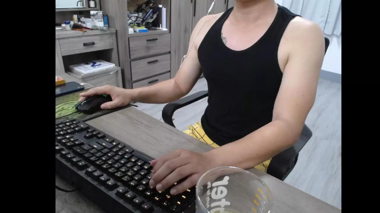 smallsmallwa on Cam4 
