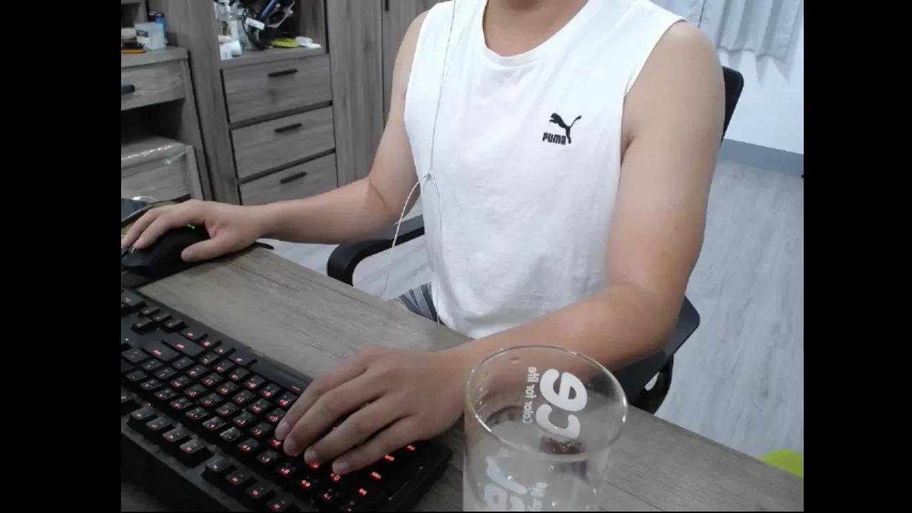 smallsmallwa on Cam4 