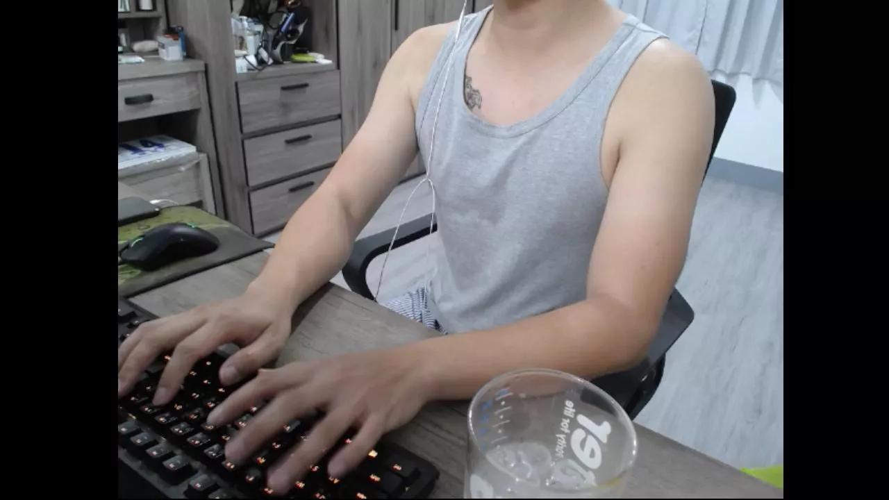 smallsmallwa on Cam4 