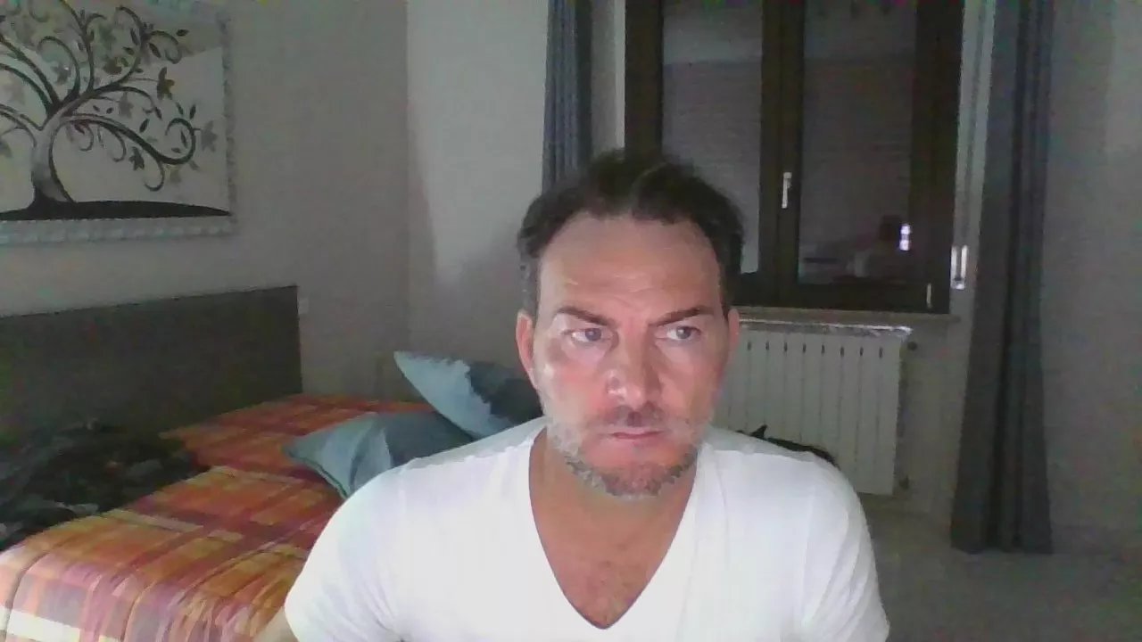 Offline superbonazzo on Cam4
