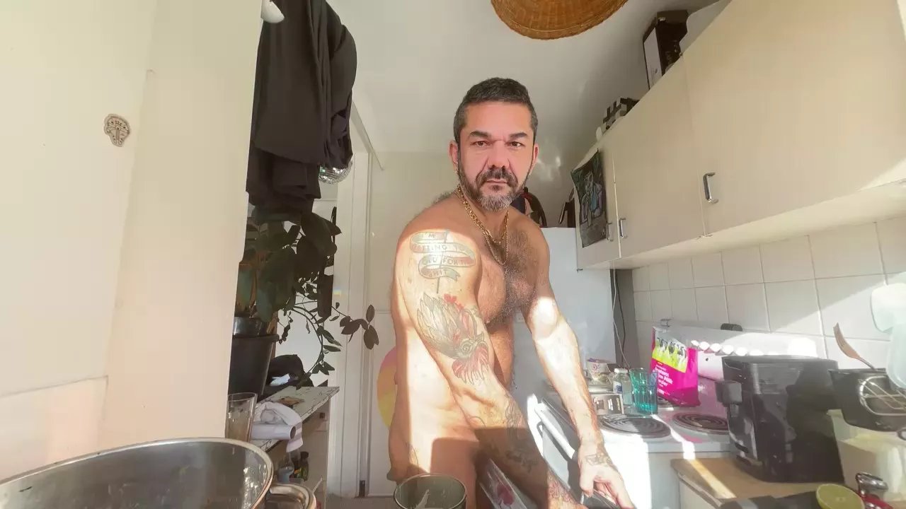 Offline sydneysucker on Cam4