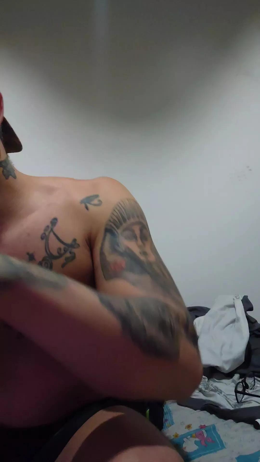 taruated24 on Cam4 