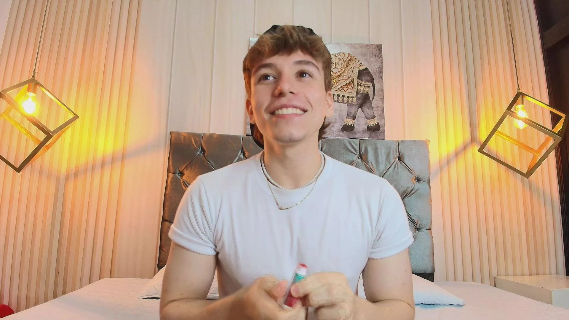 Offline Tayler_White on Cam4