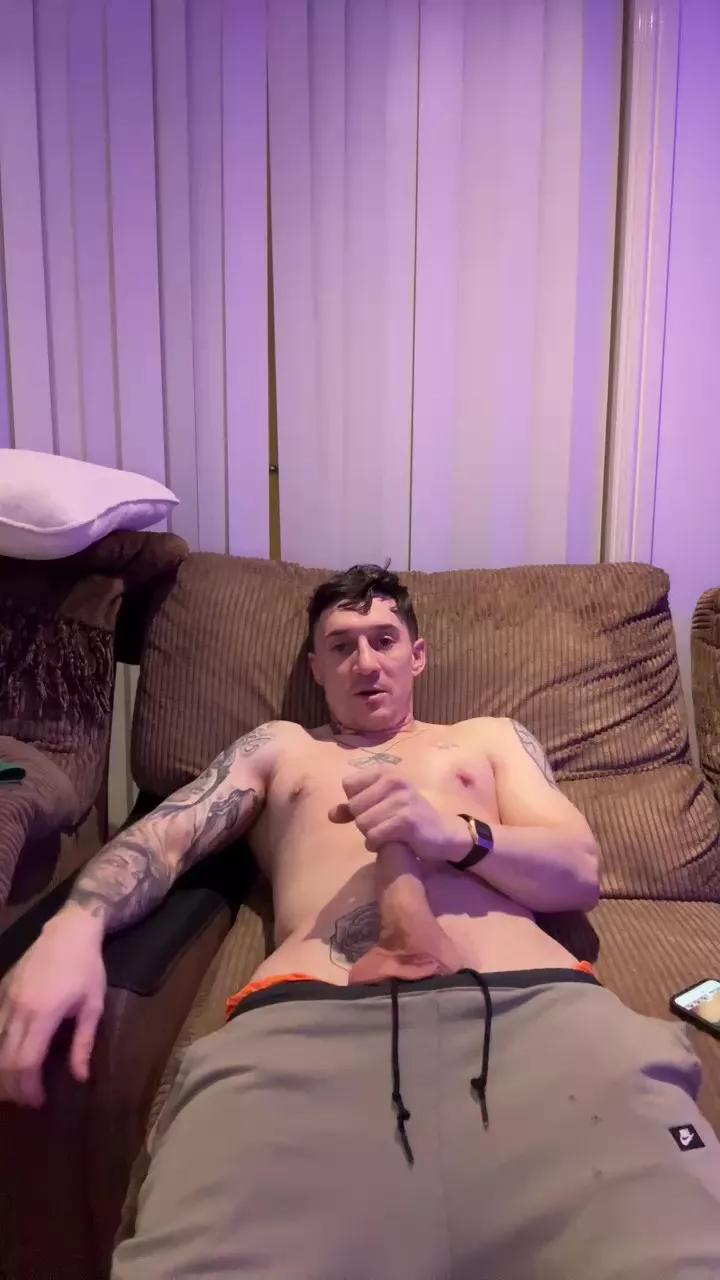 Theirish_bull on Cam4 