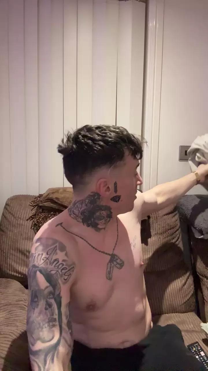 Theirish_bull on Cam4 