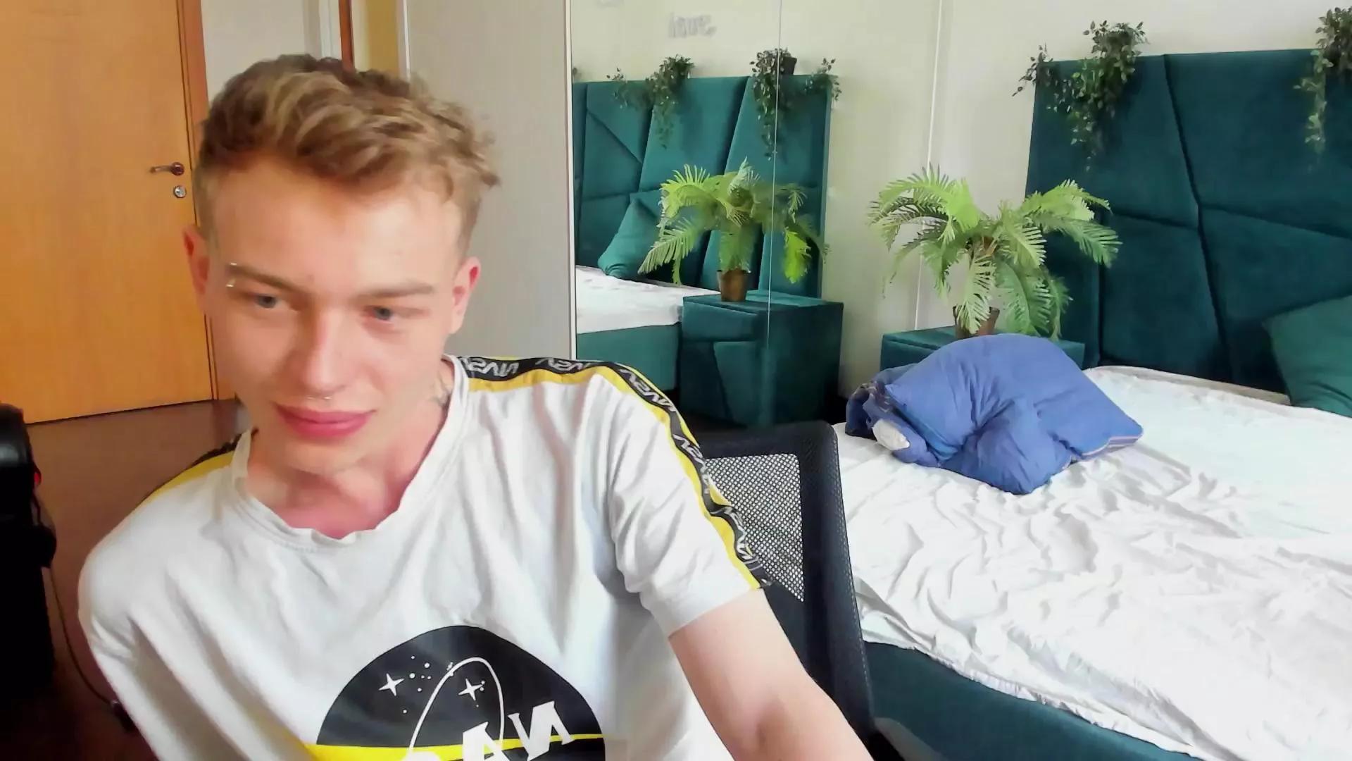 THEO__GREEN on Cam4 