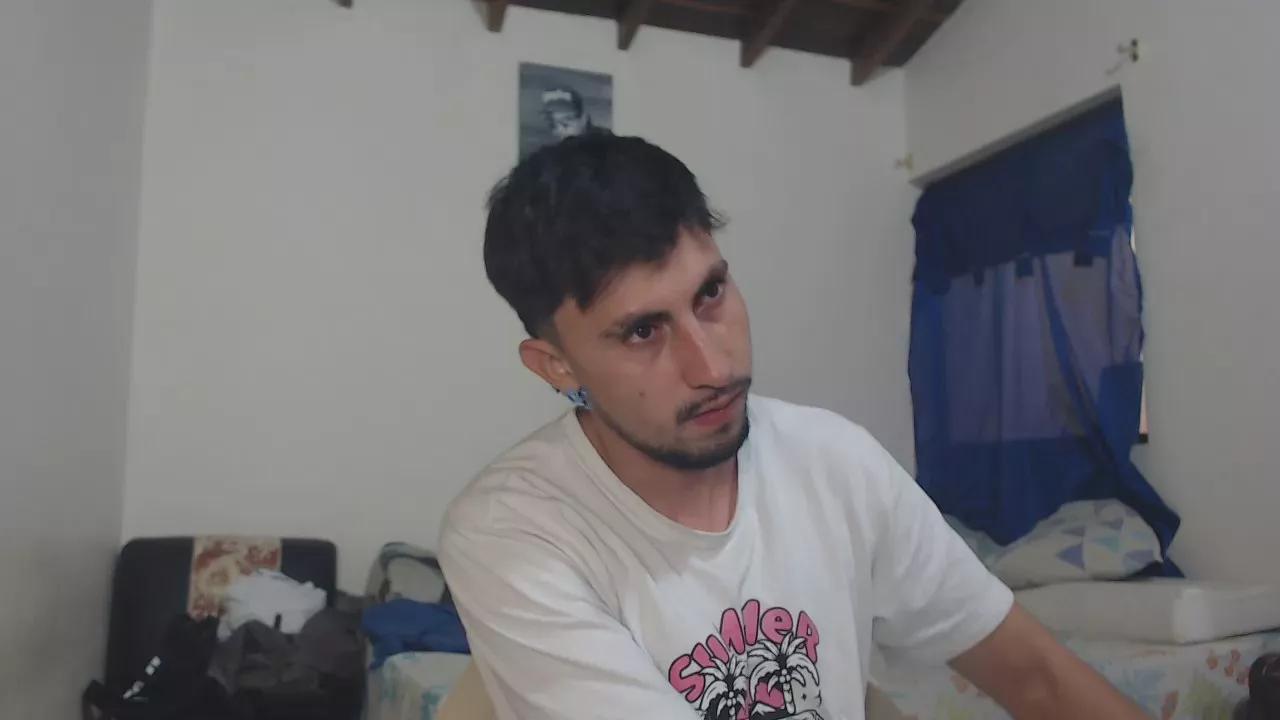 theo_collins on Cam4 
