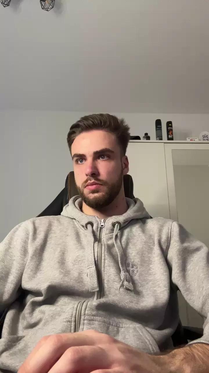 ThorOdinson03 on Cam4 