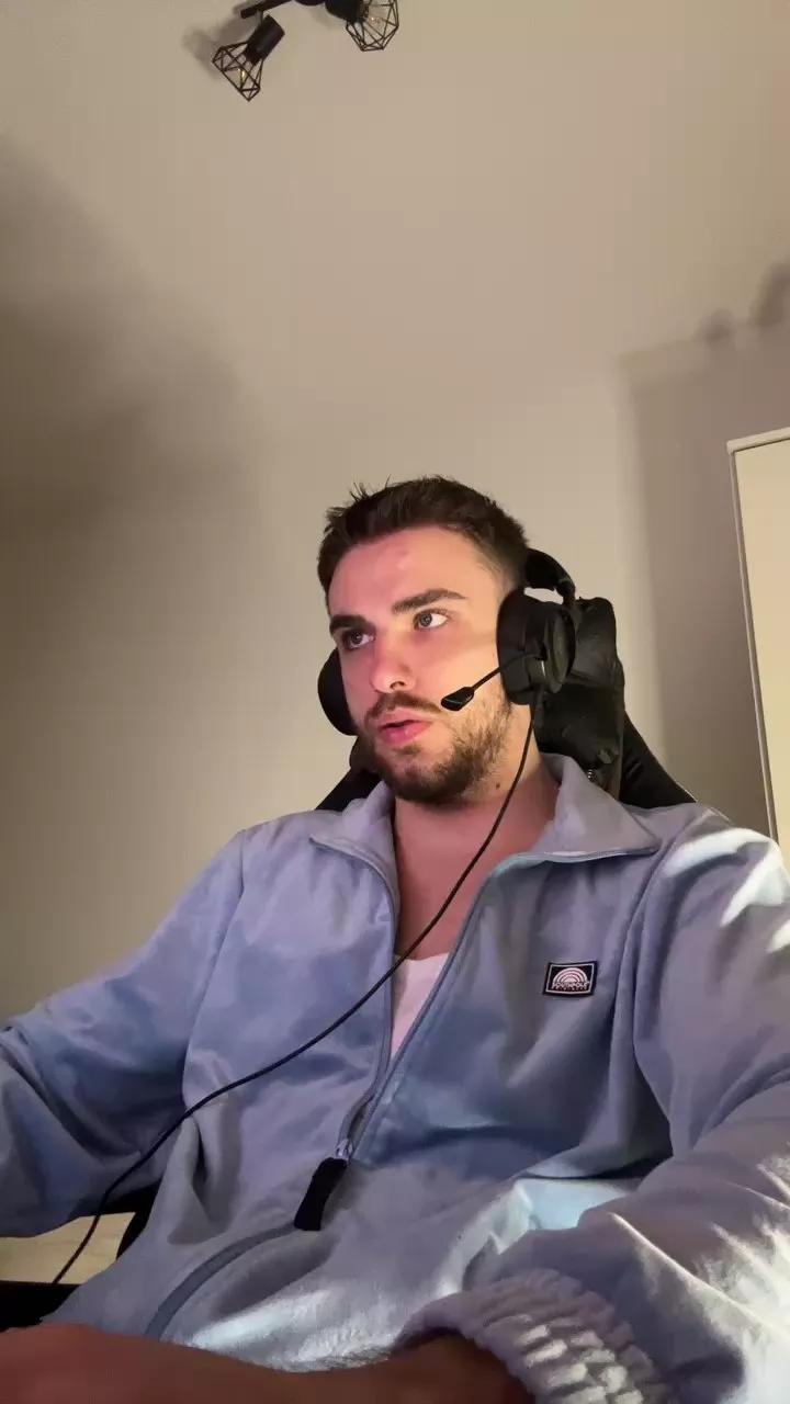 ThorOdinson03 on Cam4 