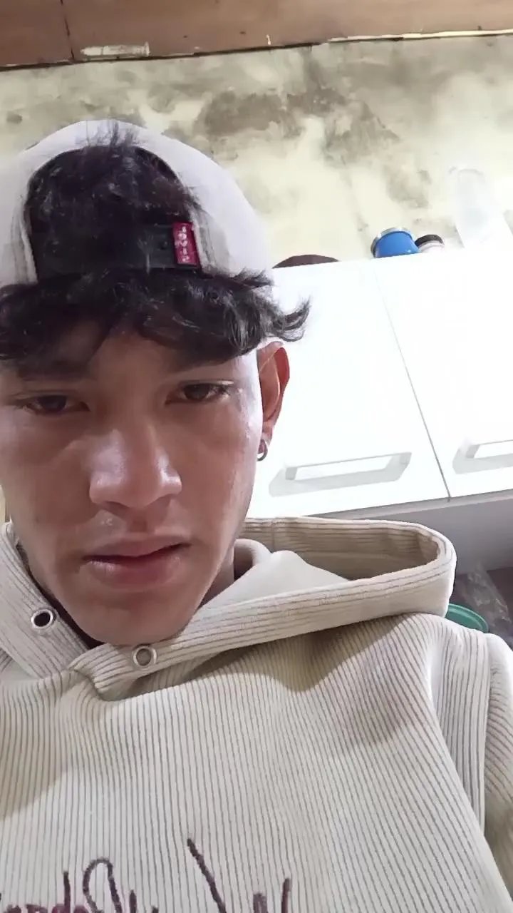 Offline tobiasgomez21 on Cam4