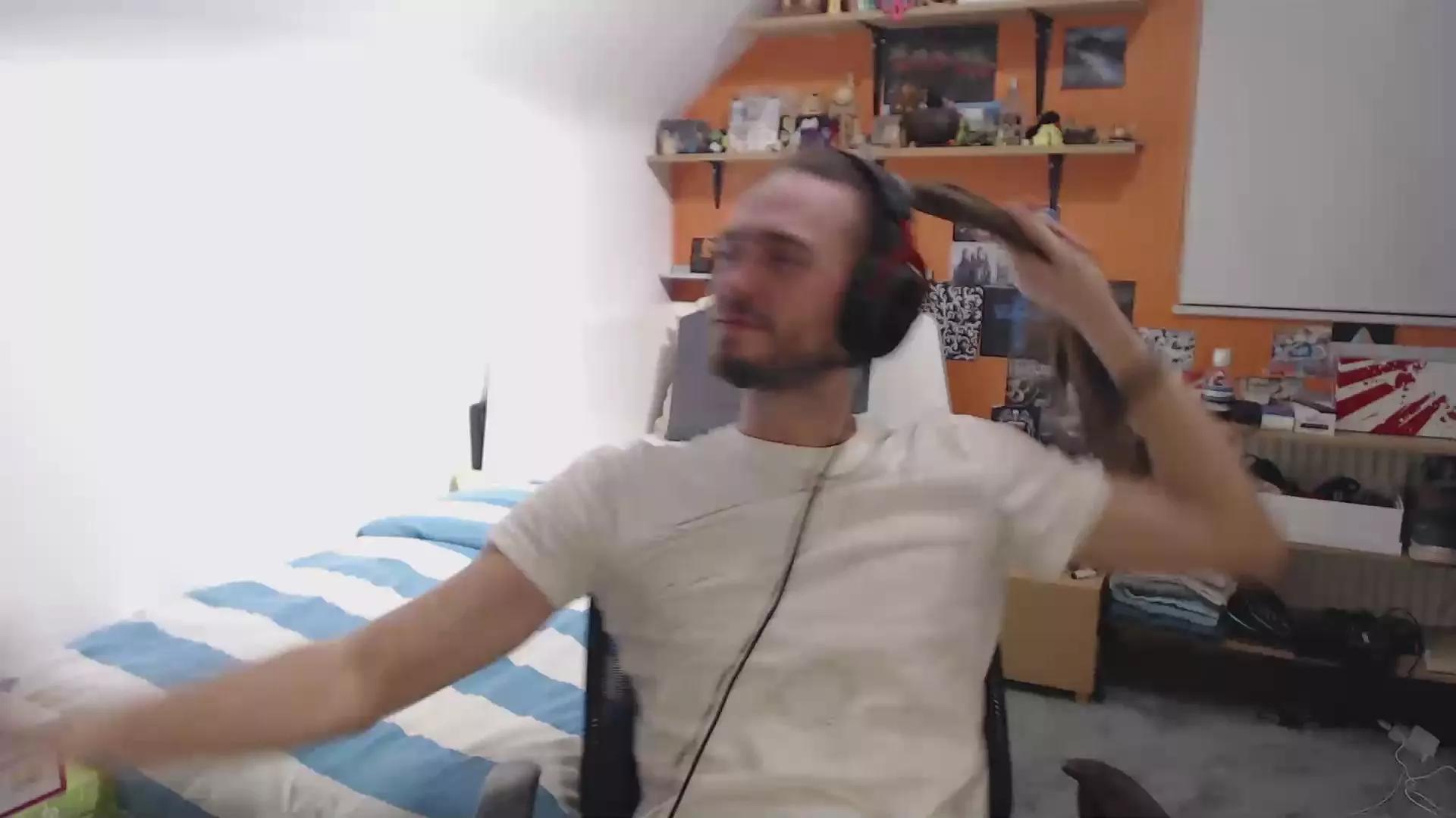 toinuss on Cam4 