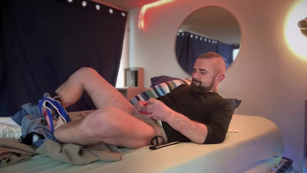 Offline tonybranleur on Cam4