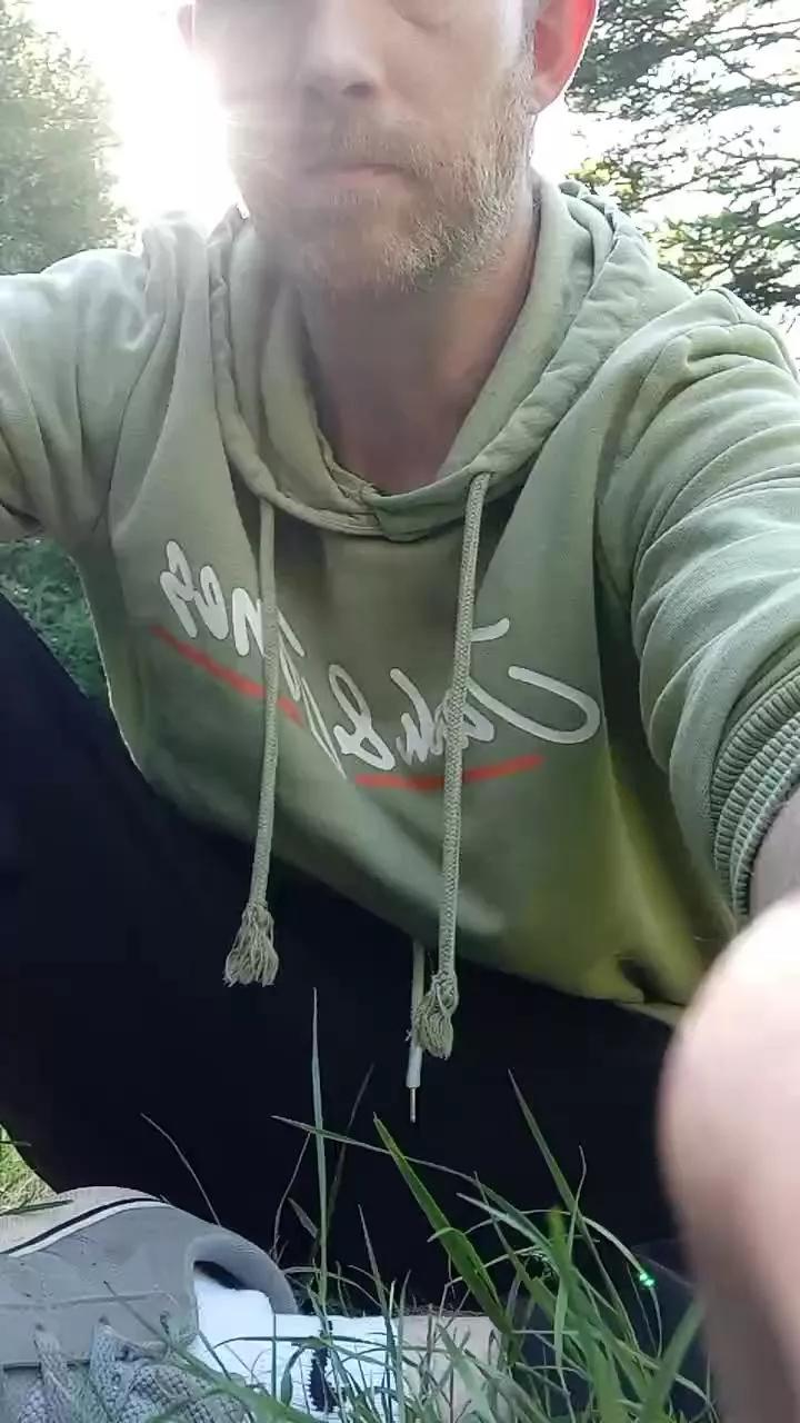 Trolls37 on Cam4 