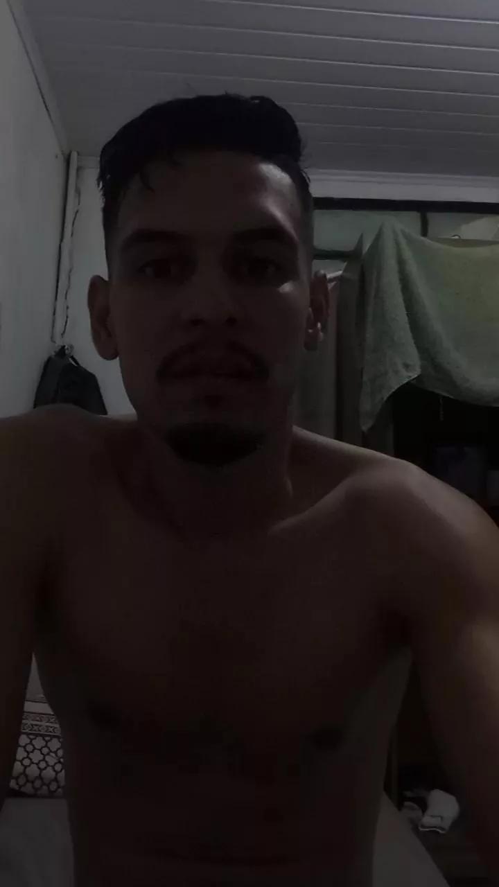 Vict0rhott on Cam4 