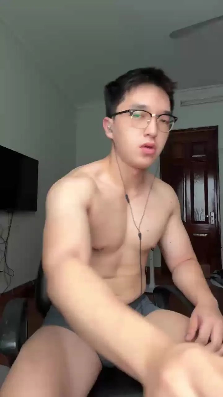 Offline VieMuscularStu on Cam4